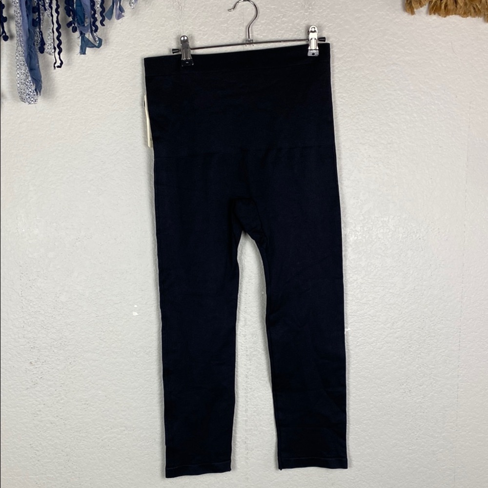 Shapermint black mid waist shaping capri legging - Picture 2 of 3